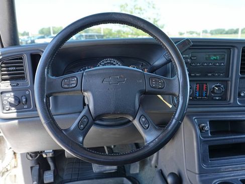 Used 2006 Chevrolet Silverado 2500 W/T w/ Heavy-Duty Power Package AWD/4WD image 21