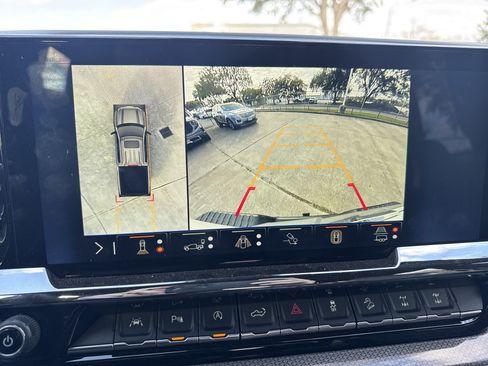 Used 2024 Chevrolet Silverado 1500 ZR2 w/ Technology Package image 23