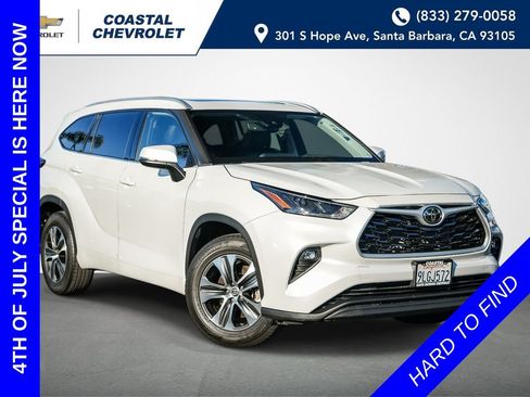 Used 2022 Toyota Highlander XLE FWD image 1