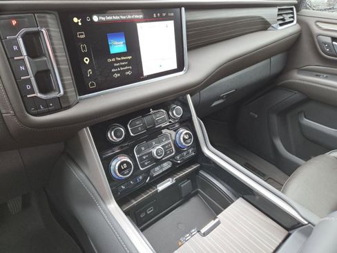 Used 2024 GMC Yukon Denali AWD/4WD image 33