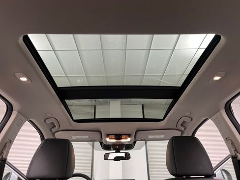 Used 2025 Nissan Rogue SL w/ Tech Package FWD image 32