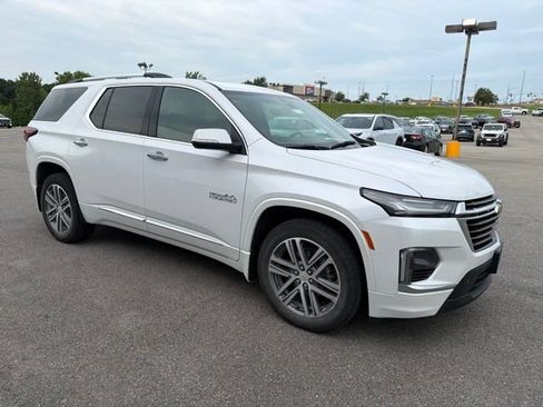 Used 2023 Chevrolet Traverse High Country w/ LPO, Floor Liner Package AWD/4WD image 10