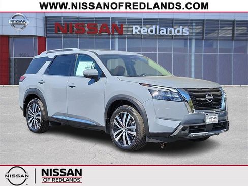 New 2025 Nissan Pathfinder Platinum image 1