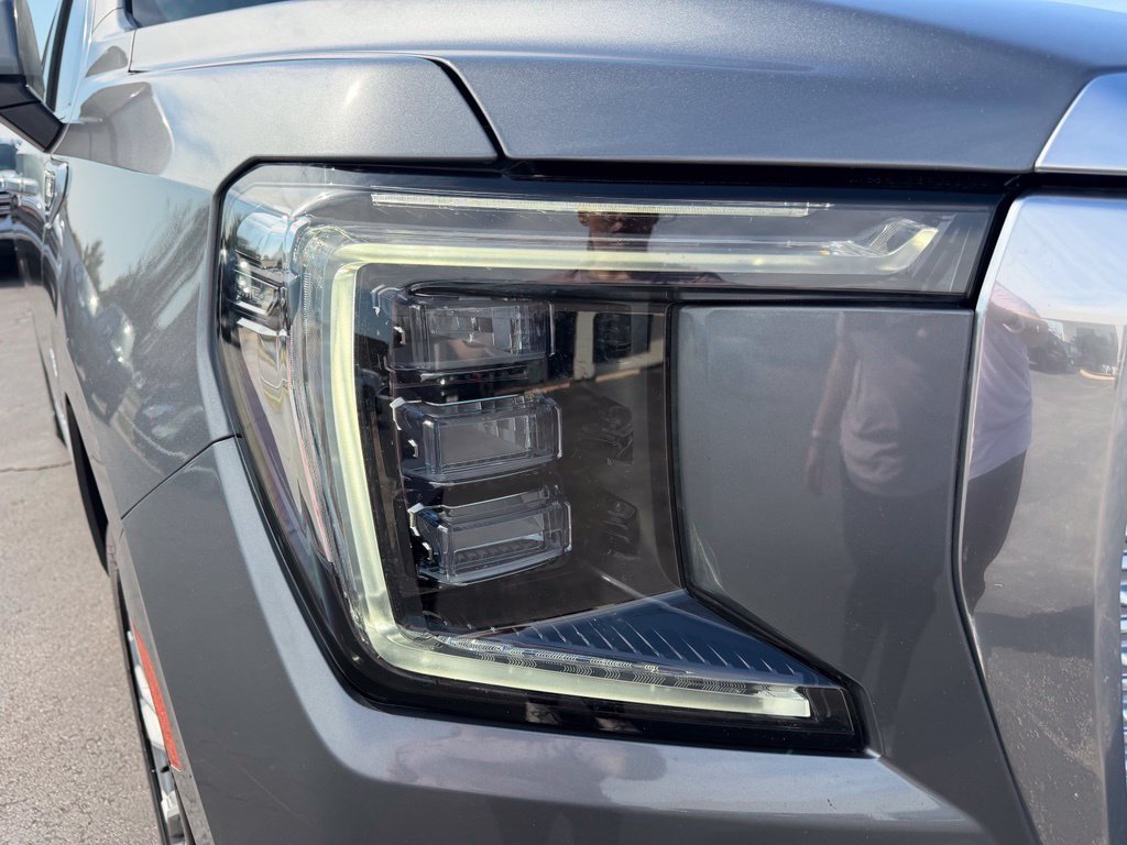 Used 2021 GMC Yukon XL Denali w/ Denali Premium Package AWD/4WD image 6