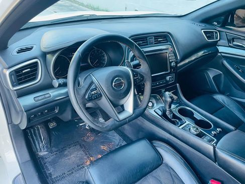 Used 2019 Nissan Maxima SR w/ Premium Package image 11