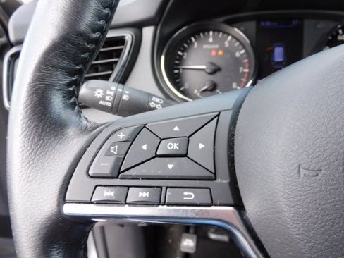 Certified 2019 Nissan Rogue SV image 11