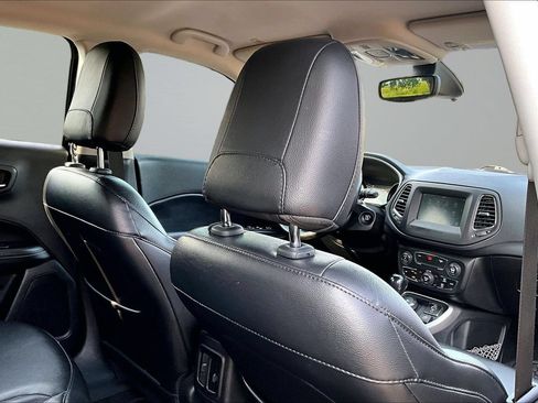 Used 2019 Jeep Compass Latitude w/ Popular Equipment Group AWD/4WD image 15