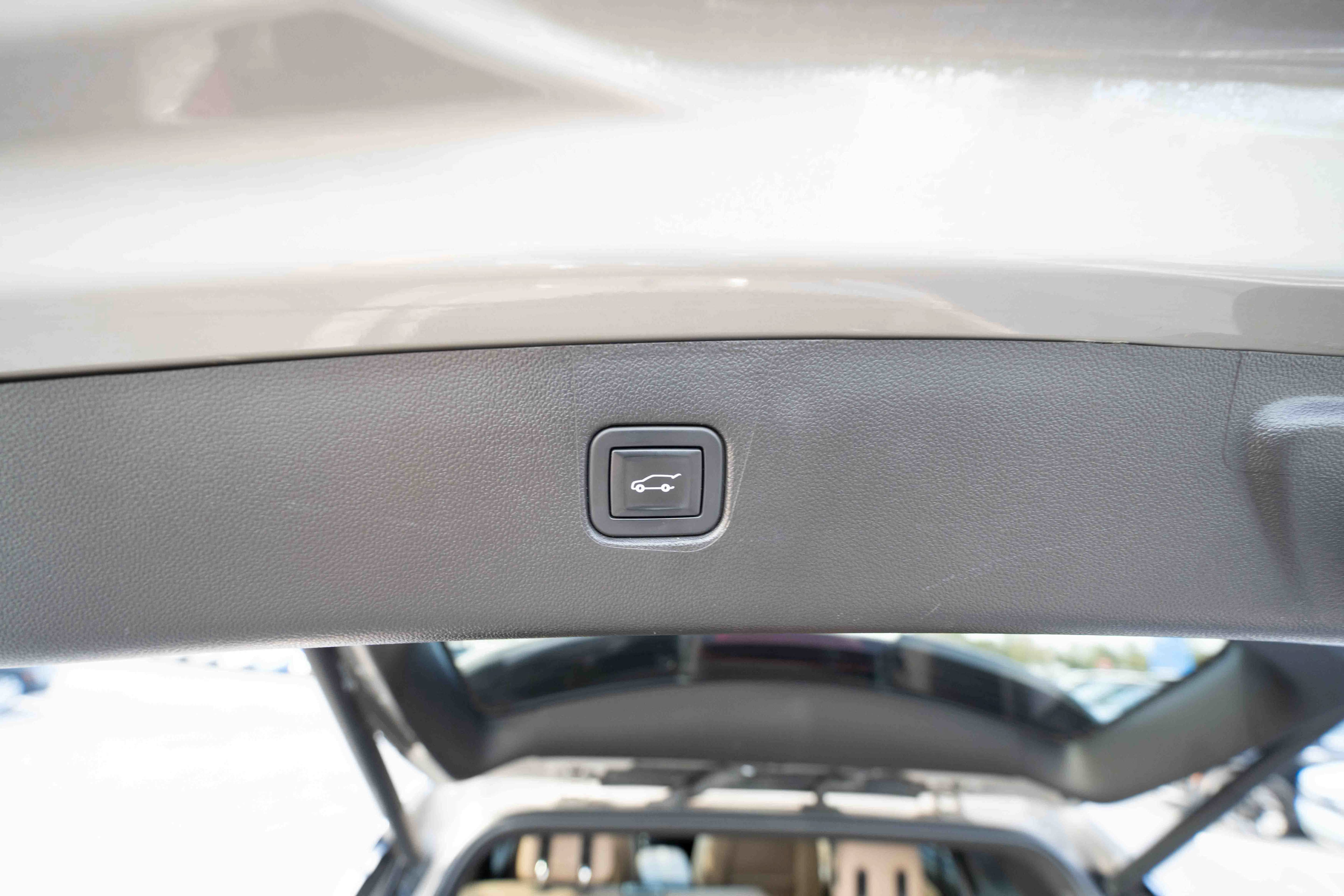 Used 2021 Chevrolet Blazer Premier w/ Driver Confidence II Package FWD image 29