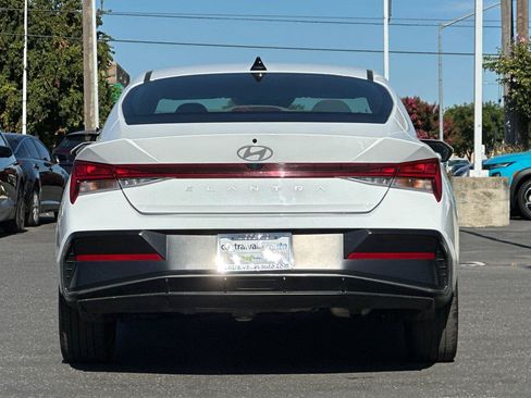 Used 2025 Hyundai Elantra SEL FWD image 4