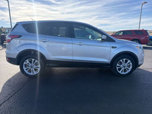 Used 2017 Ford Escape SE w/ SE Cold Weather Package AWD/4WD image 4