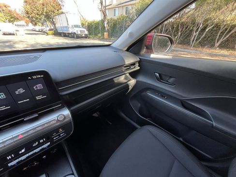 Used 2025 Hyundai Kona SEL image 35