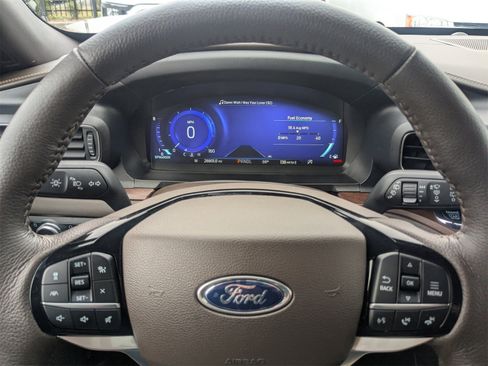 Used 2023 Ford Explorer King Ranch w/ Technology Package image 29