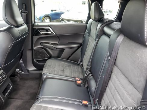 Used 2025 Mitsubishi Outlander SE AWD/4WD image 12