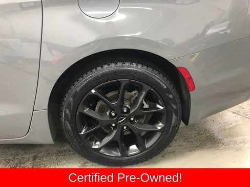 Used 2025 Chrysler Pacifica Limited image 49