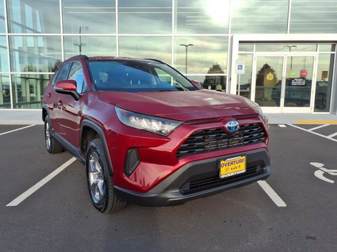 Used 2022 Toyota RAV4 LE image 1