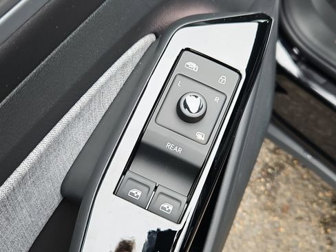 New 2025 Volkswagen ID.4 Pro image 10