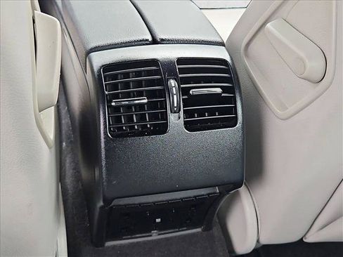Used 2014 Mercedes-Benz C 250 Sedan image 17
