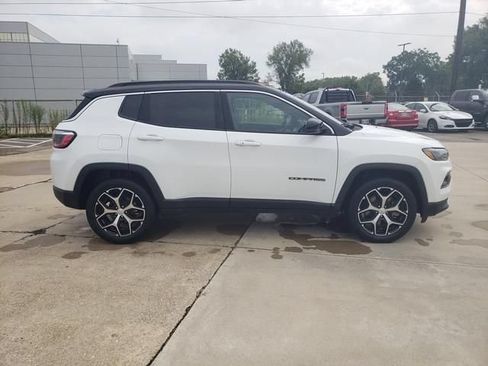Used 2024 Jeep Compass Limited AWD/4WD image 3