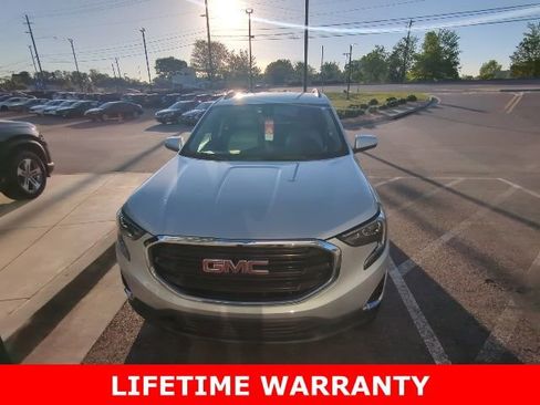 Used 2020 GMC Terrain SLE w/ Driver Convenience Package FWD image 2