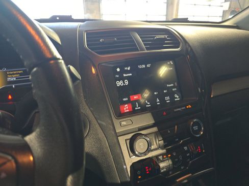 Used 2018 Ford Explorer XLT w/ Equipment Group 202A image 14