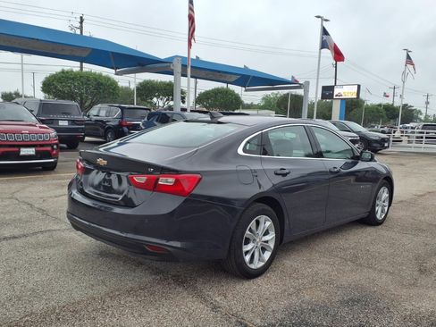 Used 2025 Chevrolet Malibu LT FWD image 2
