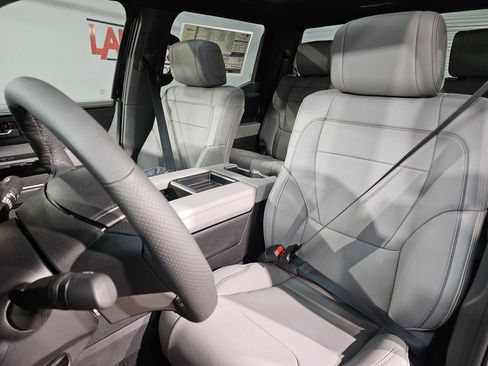 New 2026 Toyota Tundra Limited AWD/4WD image 12