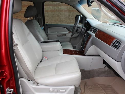 Used 2012 Chevrolet Suburban LTZ image 20
