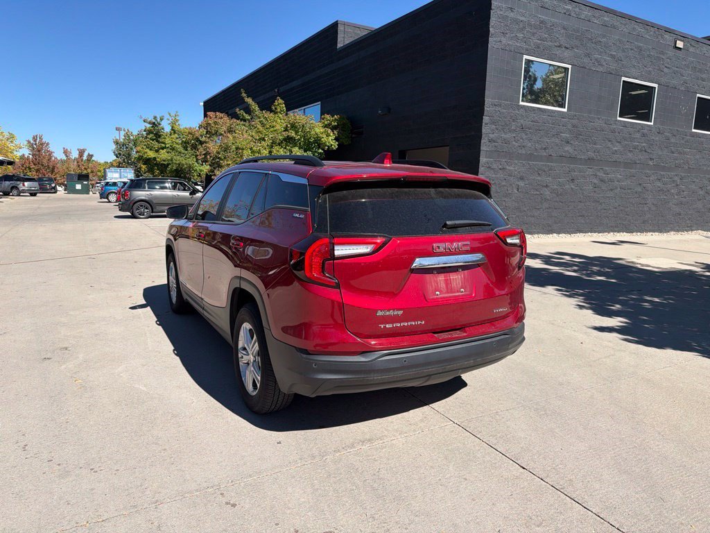 Used 2024 GMC Terrain SLE w/ Driver Convenience Package AWD/4WD image 3
