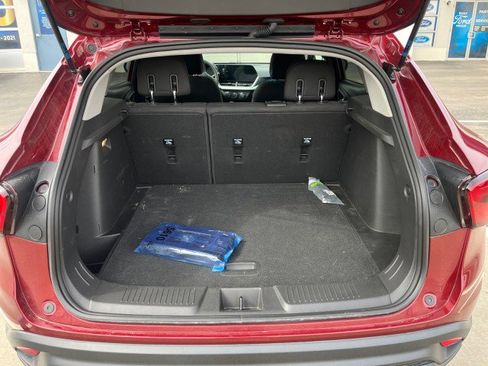 Used 2024 Chevrolet Trax LS w/ LS Convenience Package image 8