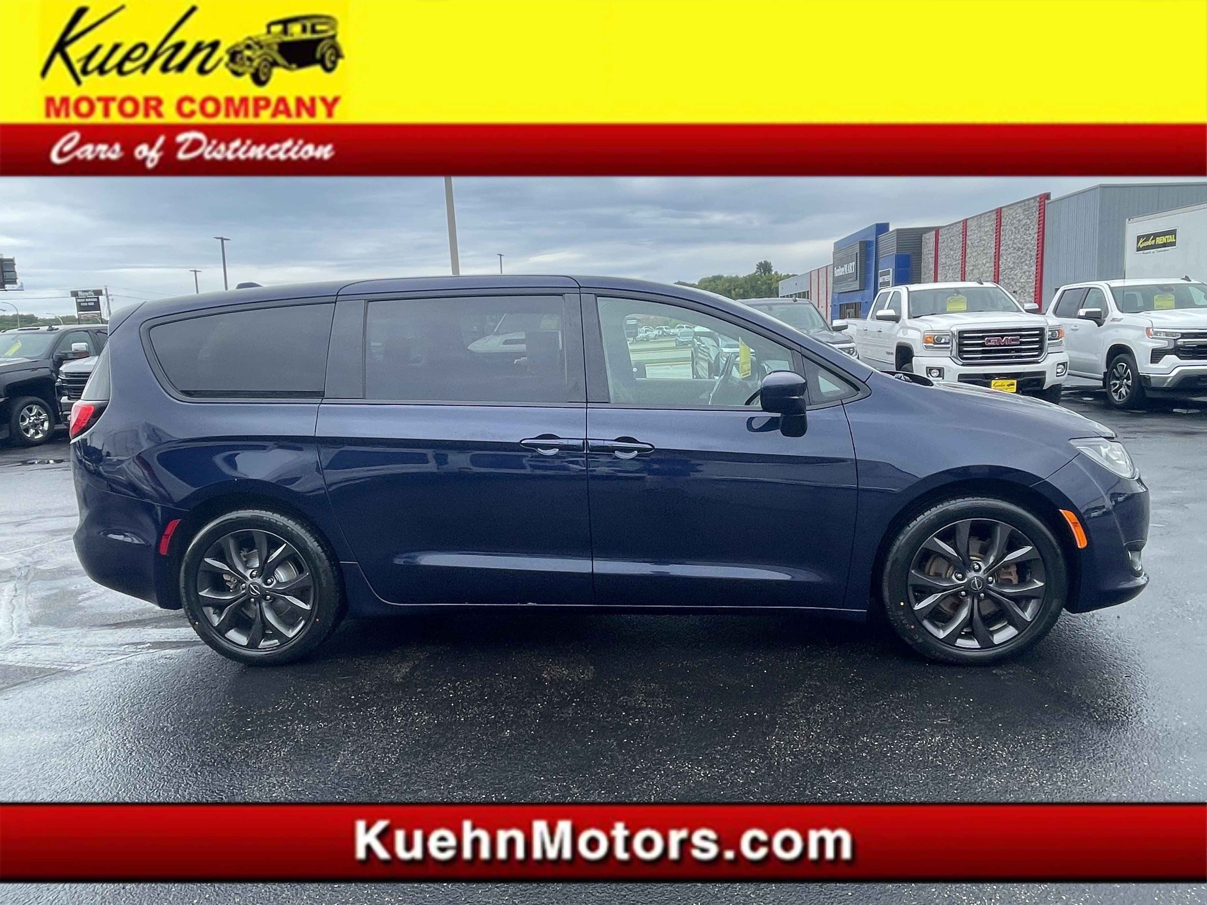 Used 2018 Chrysler Pacifica Touring Plus w/ S Appearance Package FWD image 1