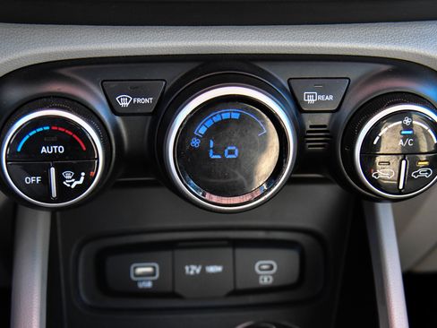 Used 2023 Hyundai Venue SEL w/ Cargo Package image 22