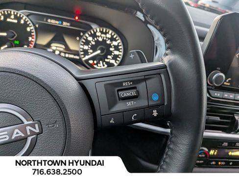 Used 2025 Nissan Pathfinder SV image 29