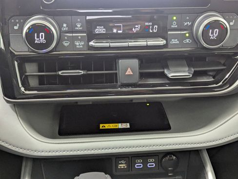 Used 2024 Toyota Highlander XLE image 29