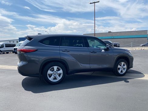 Used 2020 Toyota Highlander LE AWD/4WD image 20