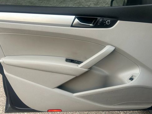 Used 2013 Volkswagen Passat TDI SE image 10