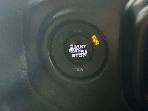 Used 2022 Jeep Gladiator Overland image 27