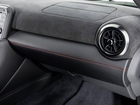 Used 2017 Nissan GT-R NISMO image 31