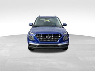 Used 2022 Hyundai Venue SEL video 2