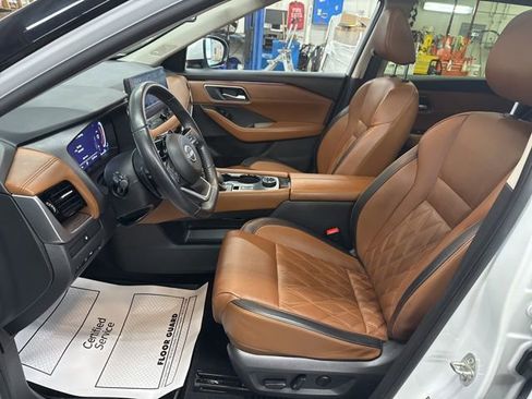 Used 2024 Nissan Rogue Platinum image 11