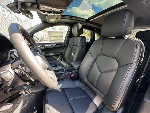 Used 2026 Porsche Macan AWD/4WD image 5