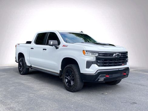Used 2022 Chevrolet Silverado 1500 LT Trail Boss w/ LT Trail Boss Premium Package AWD/4WD image 2
