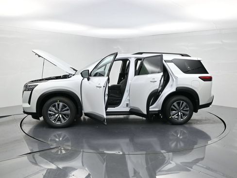 New 2026 Nissan Pathfinder SL FWD image 28