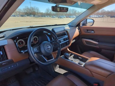 Used 2023 Nissan Pathfinder Platinum image 8