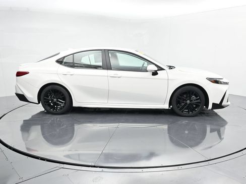 Used 2025 Toyota Camry SE w/ Convenience Package FWD image 9