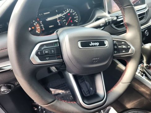 Used 2025 Jeep Compass Trailhawk AWD/4WD image 19