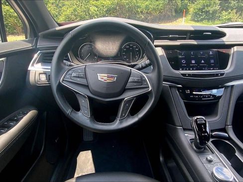 Certified 2025 Cadillac XT5 Luxury FWD image 5