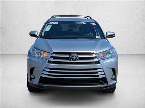 Used 2018 Toyota Highlander Plus AWD/4WD image 2