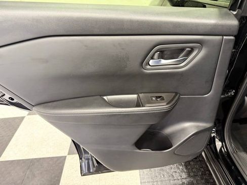 Used 2025 Nissan Rogue SV image 17