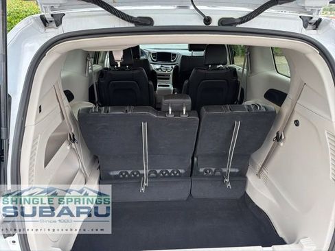Used 2024 Chrysler Pacifica Touring-L image 20