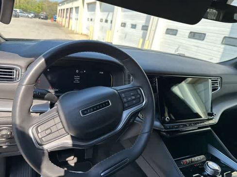Used 2023 Jeep Wagoneer Series II image 6